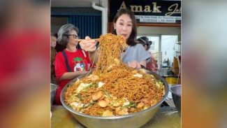 Viral di TikTok! Ini Rasa Asli Mie Baskom Mak Atun Glodok