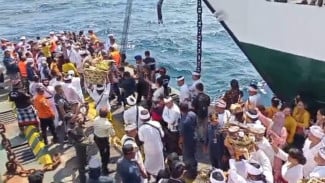 Masyarakat Gilimanuk Gelar Ritual Mulang Pekelem dan Petik Laut di Selat Bali