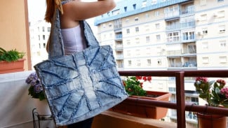 Upcycled Denim Workshop di Bali, Sulap Jeans Bekas Jadi Tas Stylish
