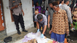 Warga Geger Penemuan Mayat Bayi di Pematang Sawah Mandalika, Polisi Lakukan Penyelidikan