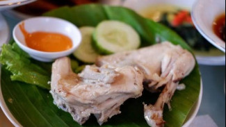 Kenapa Ayam Pop Selalu Ada di Restoran Padang? Ini Jawabannya