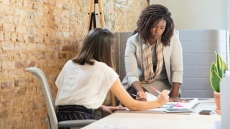 12 Pertanyaan Interview Kerja yang Sering Digunakan dan Cara Menjawabnya