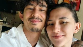 Fandy Christian Diduga Selingkuh dengan Lawan Main, Dahlia Poland Gugat Cerai