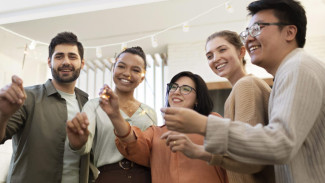 Bukan Introvert atau Ekstrovert? Ini 7 Ciri Ambivert dan Kelebihannya yang Jarang Disadari