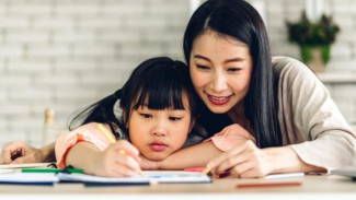 6 Trik Simpel Bikin Anak Mau Belajar Tanpa Dipaksa