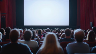 6 Tips Jitu Menonton Film Horror Agar Pikiran Tenang dan Tidur Nyenyak!
