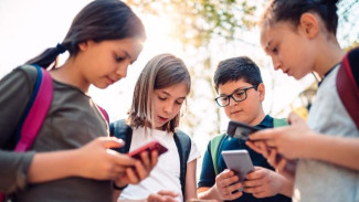 Bahaya Ketergantungan Teknologi pada Kesehatan Mental Remaja Indonesia