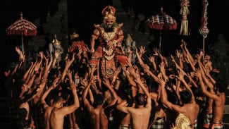Mau Lihat Keindahan Tari Kecak tapi Budget Belum Cukup ke Bali? Saksikan di TMII!