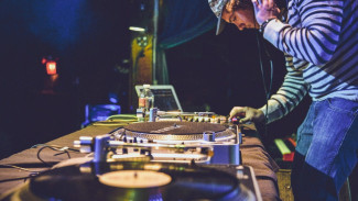 Hip-dut Kombinasi Musik Baru yang Digemari Anak Muda