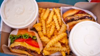 6 Jenis Makanan Penyebab Face Bloating yang Harus Dihindari!