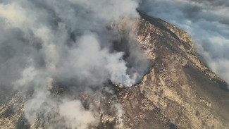 Aktivitas Magma Gunung Lewotobi Laki-laki Masih Berlangsung
