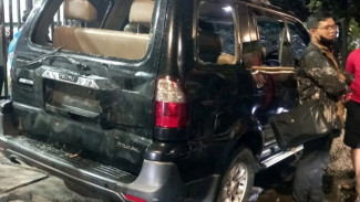 Lurah Manggarai Selatan Dipukul Massa, Mobil Dinas Rusak