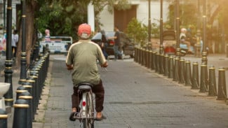Tantangan Ruang Publik, Penggunaan Jalur Sepeda Yang Tidak Semestinya