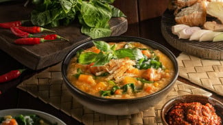 Resep Bubur Manado Tinutuan, Lengkap dengan Sambal Roa dan Ikan Asin