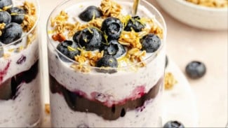 Tiru Sarapan Putri Diana, Overnight Oats Sehat dengan Blueberry dan Greek Yogurt