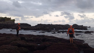 3 Orang Terseret Arus di Pantai Mengening, Identitas Korban Belum Diketahui