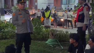 Kunjungi Warga, Polsek Denbar Himbau Jaga Keamanan