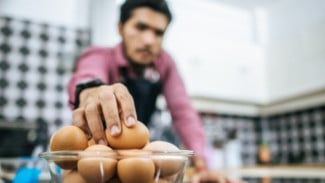 Telur Jangan Dicuci Dulu! Begini Penjelasannya