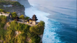 Pura Uluwatu, Pesona Bali yang Mampu Membuat Jatuh Cinta Setiap Bertemu