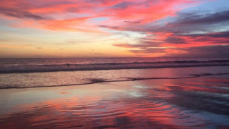 Pantai Seminyak Bali Tempat Santai Sekaligus Hits Buat Nikmatin Sunset