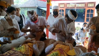 Upacara Potong Gigi, Mengikis Musuh dalam Diri Manusia