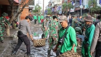 TNI, Polri, dan ASN Kompak Bersihkan Sisa Banjir Denpasar, Pulihkan Akses Warga