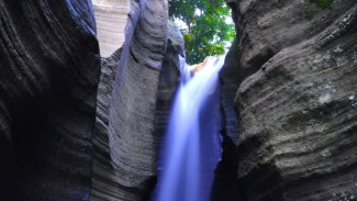 Intip Wisata Air Terjun Luweng Sampang Gunungkidul, Yang Dijuluki Green Canyon Indonesia!