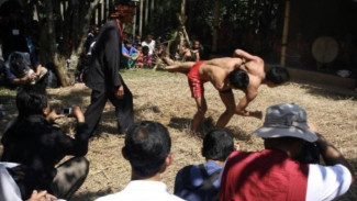 Benjang, Seni Bela Diri Tradisional Sunda yang Memadukan Budaya dan Magis