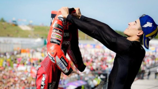 Manfaatkan Blunder Bezzecchi, Marc Marquez Juarai GP San Marino dan Selangkah Lagi Kunci Gelar Juara Dunia