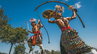Mengungkap Filosofi Caci, Adu Cambuk dari Flores NTT