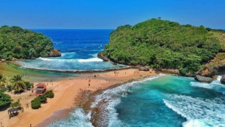 4 Pantai Tersembunyi di Malang Selatan dengan View Sunset Spektakuler