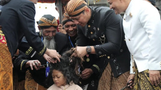 Upacara Ruwatan Rambut Gimbal Dieng, Prosesi Pemotongan Rambut Anak-anak