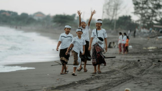 Paduan Mekaret Tradisional Bali, Tri Hita Karana, dan Kebugaran Anak