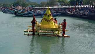 Labuh Laut Larung Sembonyo, Warisan Budaya Nelayan Prigi yang Memikat Wisatawan