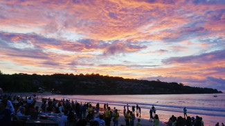 Menikmati Panorama Sunset hingga Wisata Kuliner Seafood di Pantai Kedonganan