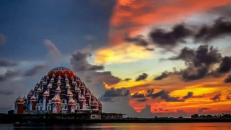 Pesona Pantai Losari Makassar, Ikon Wisata Gratis 24 Jam