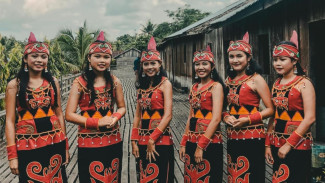 Kosmetik Tradisional Dayak Kayong yang Masih Bertahan