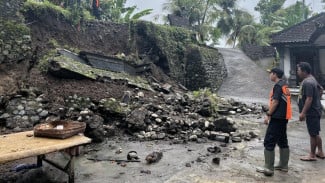 3 Titik Tanah Longsor Terjadi  di Jembrana, 2 Rumah Warga Terdampak