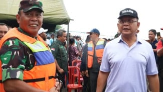 Pemkab Buleleng dan TNI Tanam Terumbu Karang di Pantai Banjar