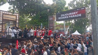 Meski di Guyur Hujan, Ribuan Masyarakat Ramaikan Parade Rider MotoGP