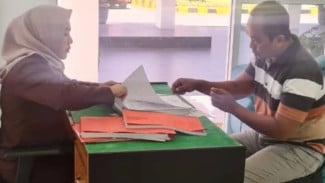 Polsek Mataram Serahkan Tersangka Pencurian ke Kejaksaan