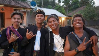 Yang Unik dari Tradisi Perang Timbung di Lombok Tengah
