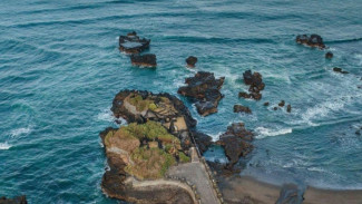Menikmati Wisata Pesisir di Desa Cemagi
