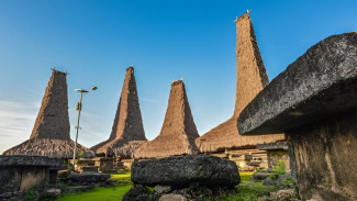 Desa Adat Ratenggaro, Situs Kubur Batu Megalitikum yang Menyimpan Sejarah Perang Suku Garo di Sumba