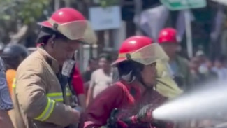 Damkar Denpasar Padamkan Kebakaran di Jalan Sidakarya, Korek Api Diduga Jadi Pemicu