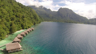 Pantai Ora, Maldives-nya Indonesia yang Belum Banyak Orang Tahu
