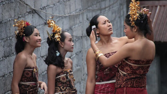 Kain Tenun Gringsing dan Rahasia Kesakralan Bali Aga