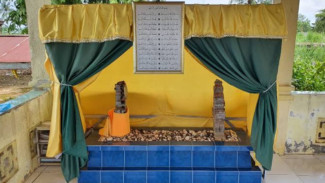 Kuning Keemasan Borneo, Simbol Kejayaan, Sakralitas, dan Takhta Dewata