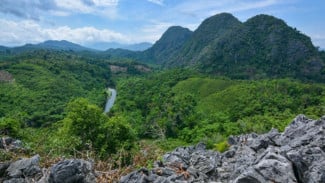 Menjelajahi Sisi Sakral Borneo, Destinasi Spiritual Kalimantan yang Wajib Izin Adat