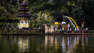 Tirta Taman Mumbul Pancoran Solas Wisata Spiritual di Desa Sangeh Bali